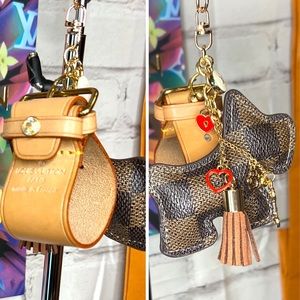 Louis Vuitton leather strap holder keychain charms